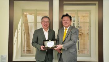 산전 검사부터 태교 여행까지…롯데百, 저출산위 감사패 수상