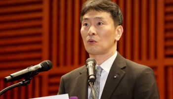 이복현 금감원장 “자산운용업계, 과도한 보수 인하 경쟁 우려”
