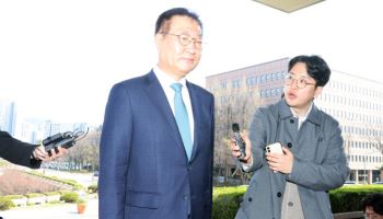 '넉달만에 출근' 박성재 법무장관 "한시바삐 정상업무 수행"