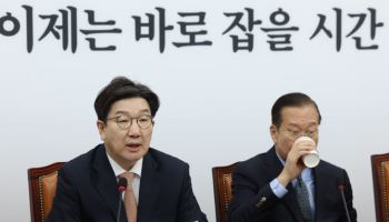 법무장관 탄핵 기각에…권성동 "野악성 탄핵에 10번째 줄기각"