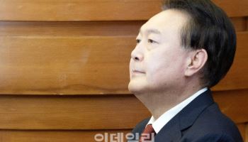 경호처 "尹 지하주차장 통해 법원 출석 허용해달라"