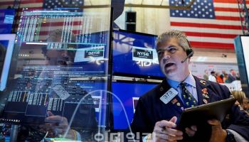 트럼프, 中 145% 관세 부과…美 3대 지수, 일제히 급락