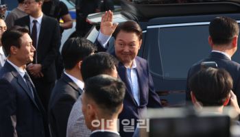 尹 '내란 혐의' 첫 재판서 93분간 항변…혐의 전면 부인