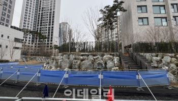 치솟는 공사비 갈등, 기반시설에 불똥…입주지연 우려 커져