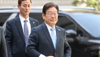 이재명 前대표, 대선 중 재판 일정 소화 질문에 '묵묵부답'
