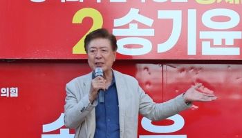 ‘대통령 역 전문’ 배우 이정길, 홍준표 후원회장 맡아