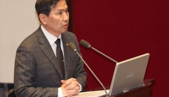 국방장관 대행 "軍 인사, 어떻게 정치 일정에 맞추나"…박근혜 파면 때는?