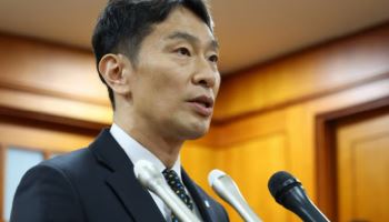 이복현, 홍콩서 글로벌IB에 “주주권익 보호 진전 있을 것”