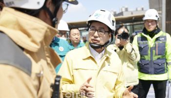 수색 난항 겪는 신안산선 붕괴사고, 김동연 "최선 다해달라"