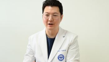 "동료의사들 다 떠났지만..환자 심장 뛸때 남길 잘했다 생각"