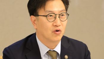기재차관 "수출산업 중심 고용부진 심화 우려…피해 최소화에 만전"