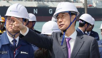 韓대행, 車공장 이어 조선소 '동분서주'…지역 상권도 방문