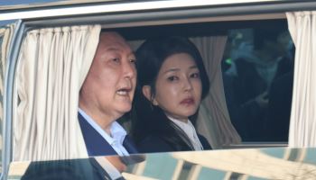 `尹 퇴거` 닷새 만에 경찰 수사 속도…대통령실·공관촌 압색 (종합)