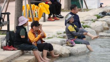 “덥네 더워”…낮 최고 17~29도, 평년보다 높은 기온 