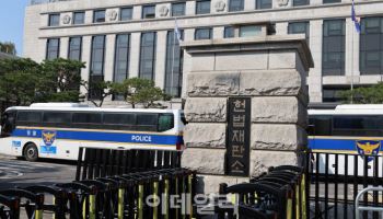 탄핵 선고 앞두고 헌재 인근서 시민·경찰 폭행한 3명 송치