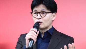 한동훈, ‘윤 어게인’ 해프닝에 “尹 과거로 놔드리자”