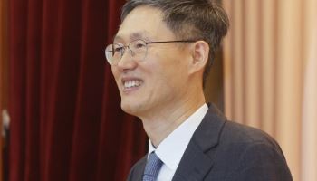 문형배 "재판관 다양화·대화·결정 존중돼야" 퇴임사