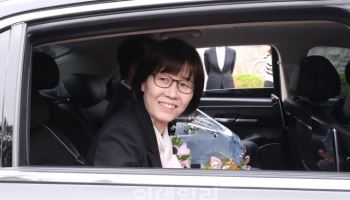 이미선 재판관 퇴임…"사건마다 마음 속 저울 균형추 고민"