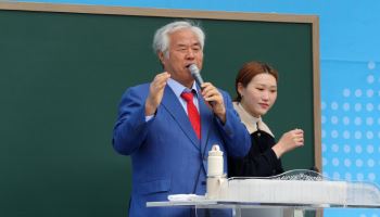 전광훈 “나도 대선 출마 하겠다…윤석열 모실 것”
