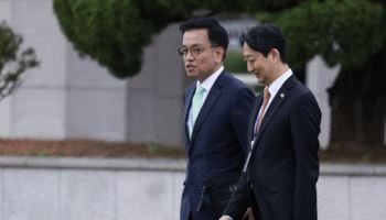 한미 관세협상 성과는…IMF, 韓성장률 1%대 하향 가능성