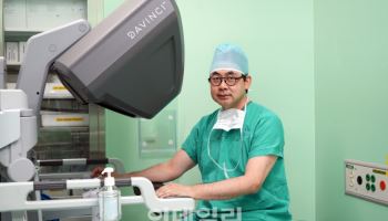 지용일 해운대백병원 산부인과 교수…개인 로봇수술 300례 달성