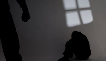 “반려견 분뇨도 먹여” 고3 가스라이팅한 20대 무속인 결국