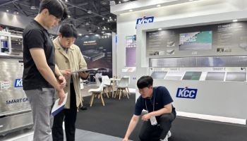 KCC, 스마트물류 시스템 최적화 제품 전시
