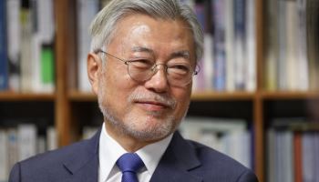 檢, '뇌물수수 혐의' 문재인 前대통령 불구속 기소(상보)