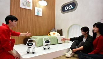 LG전자, 국내 최대 IT 전시 ‘WIS 2025’ 찾아 AI홈 과시