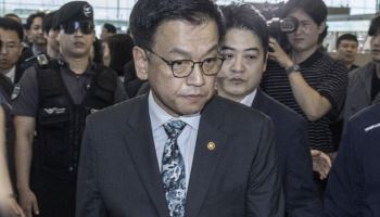 최상목 “금융시장 변동성 확대 우려…‘재정건전성’ 지켜야”