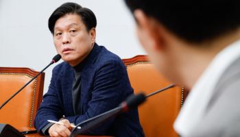 민주 “사위 월급이 文에 대한 뇌물? 검찰의 정치보복일 뿐”
