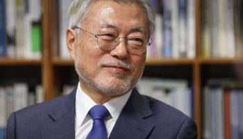 "청와대 동원"…檢, '뇌물수수 혐의' 文 불구속 기소(종합)