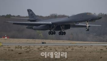 북, 美 전폭기 B-1B 일본 배치 비난…"지역 안보에 위해"