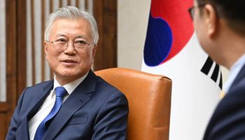 문재인 "尹정부, 한반도 대결 부추겨…철 지난 이념 사로잡혀"