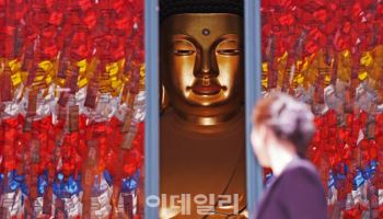 전국 맑고 일교차 커…연등행사 등 나들이객 증가에 교통 혼잡↑