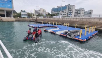 부산 앞바다서 강풍에 표류…20대 해양 레저객 7명 구조