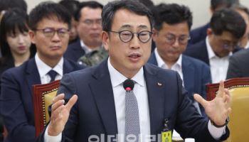 유영상 SKT 대표 “가입 해지 시 위약금 폐지 종합적 검토”