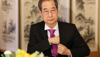 ‘사퇴 임박설’ 한 대행, 중소기업 만나 규제개선 건의 청취