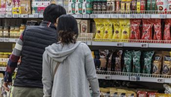 물가 4개월 연속 2%대…가공식품·외식 물가 고공행진(상보)
