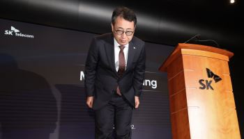 "SKT '유심보호' 자동 가입…15일까진 유심 부족 예상"(종합)