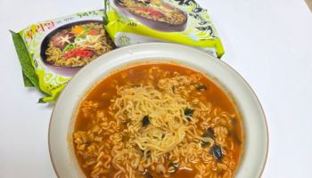 스님 라면? 비건 라면?…석탄일에 직접 끓여보니[먹어보고서]