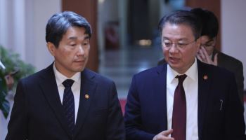‘초유의 대행직’ 맡은 교육부 “대비는 했지만 걱정”