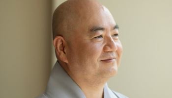 "풀리지 않는 고민, 조금만 시선 돌려 보세요"