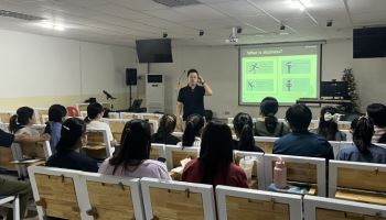 보아스이비인후과, 캄보디아 헤브론병원 의료진 임상교육. 장비 기부