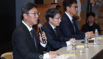 SKT “유심보호서비스 자동가입 100%…로밍고객도 14일부터 가능”