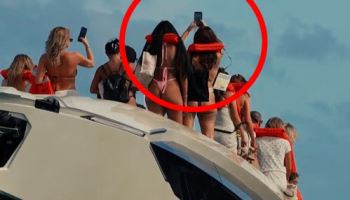 “배 침몰하는데”…필사의 구조 속 ‘셀카 삼매경’…춤까지 췄다