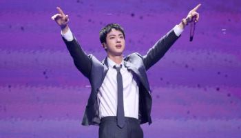 BTS 진에 기습 입맞춤한 일본인 팬, 공중밀집장소 추행 혐의 송치