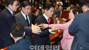 민주당 "막장극 넘어선 괴기영화"…국힘 김문수 교체 직격