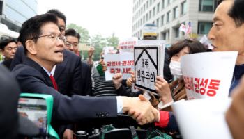 "당이 공모해 韓 꽃가마"…격분한 김문수, 법정서 맹비난(종합)