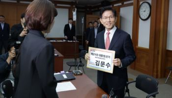후보 등록 마친 김문수 "민주주의 바로 세운 당원께 감사"(상보)